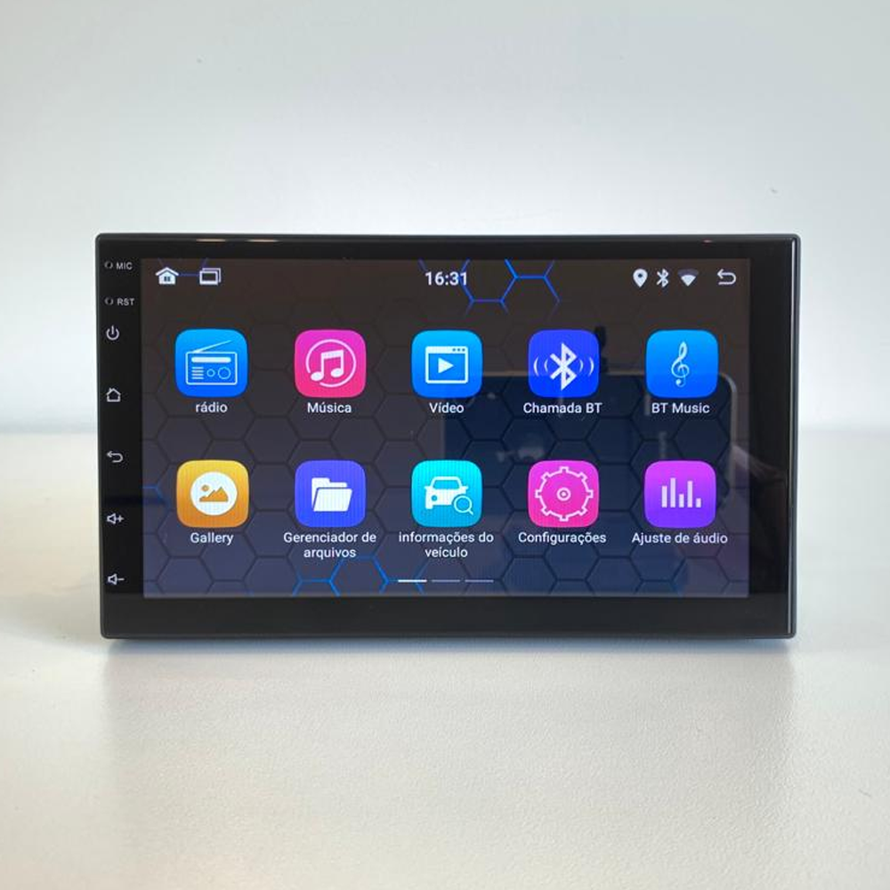 Multimídia de 7" com conexão Bluetooth, Android Auto e espelhamento.